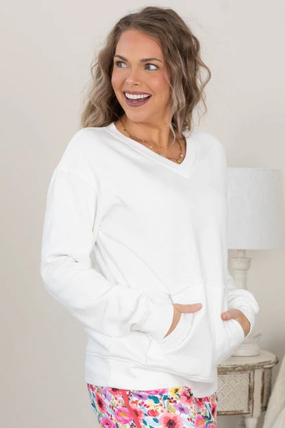 Cozy V-Neck Fleece Sweatshirt – Soft, Relaxed & Everyday Comfortable