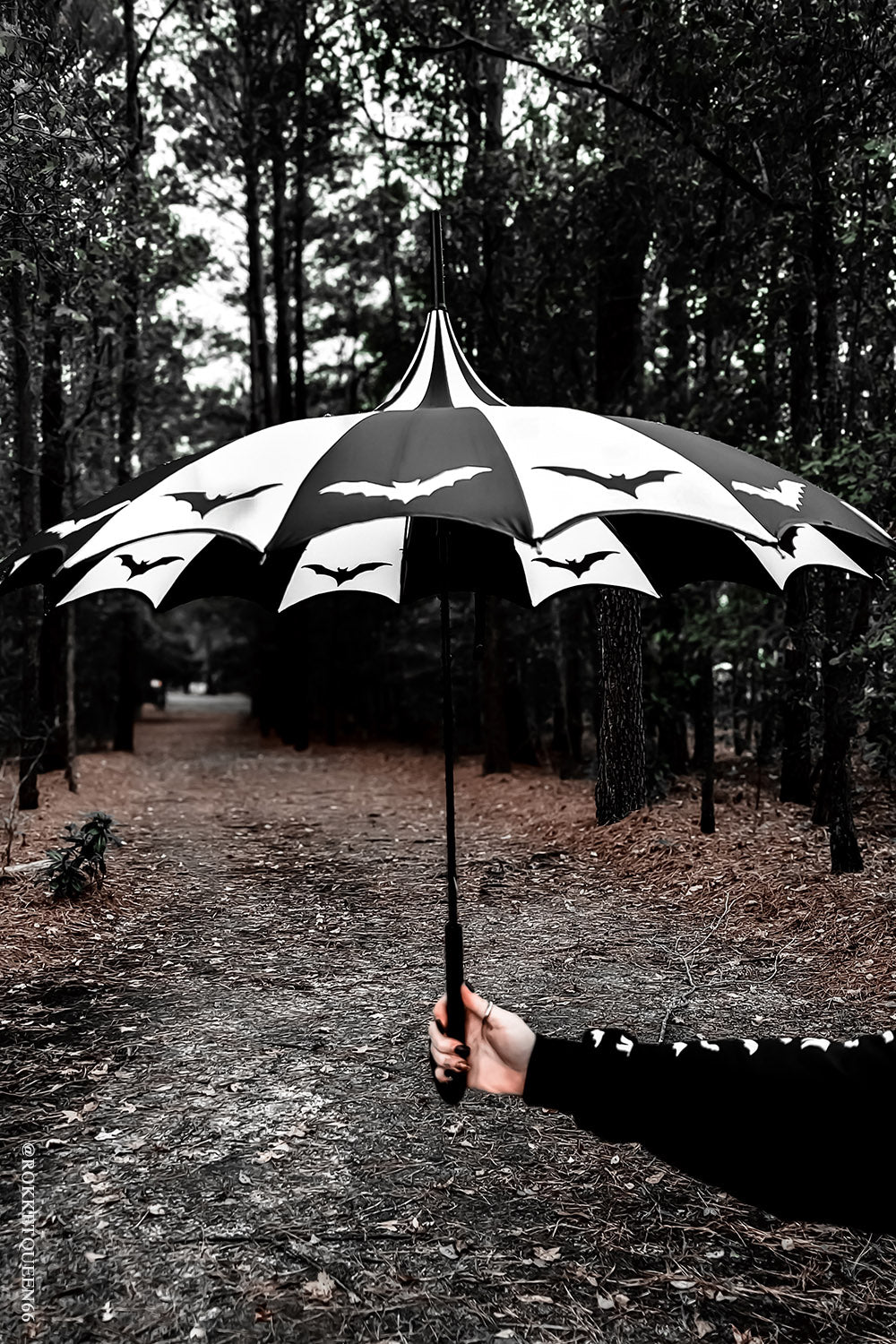 Batwing Pagoda Umbrella [Batty Black/White]