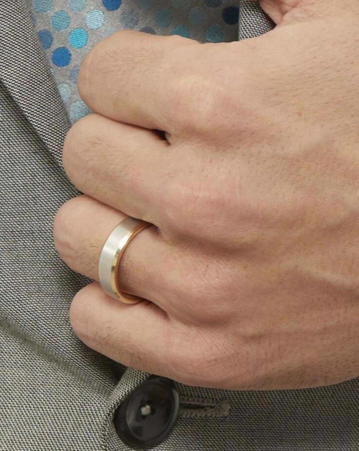 5 mm Contrast + Beveled Wedding Band