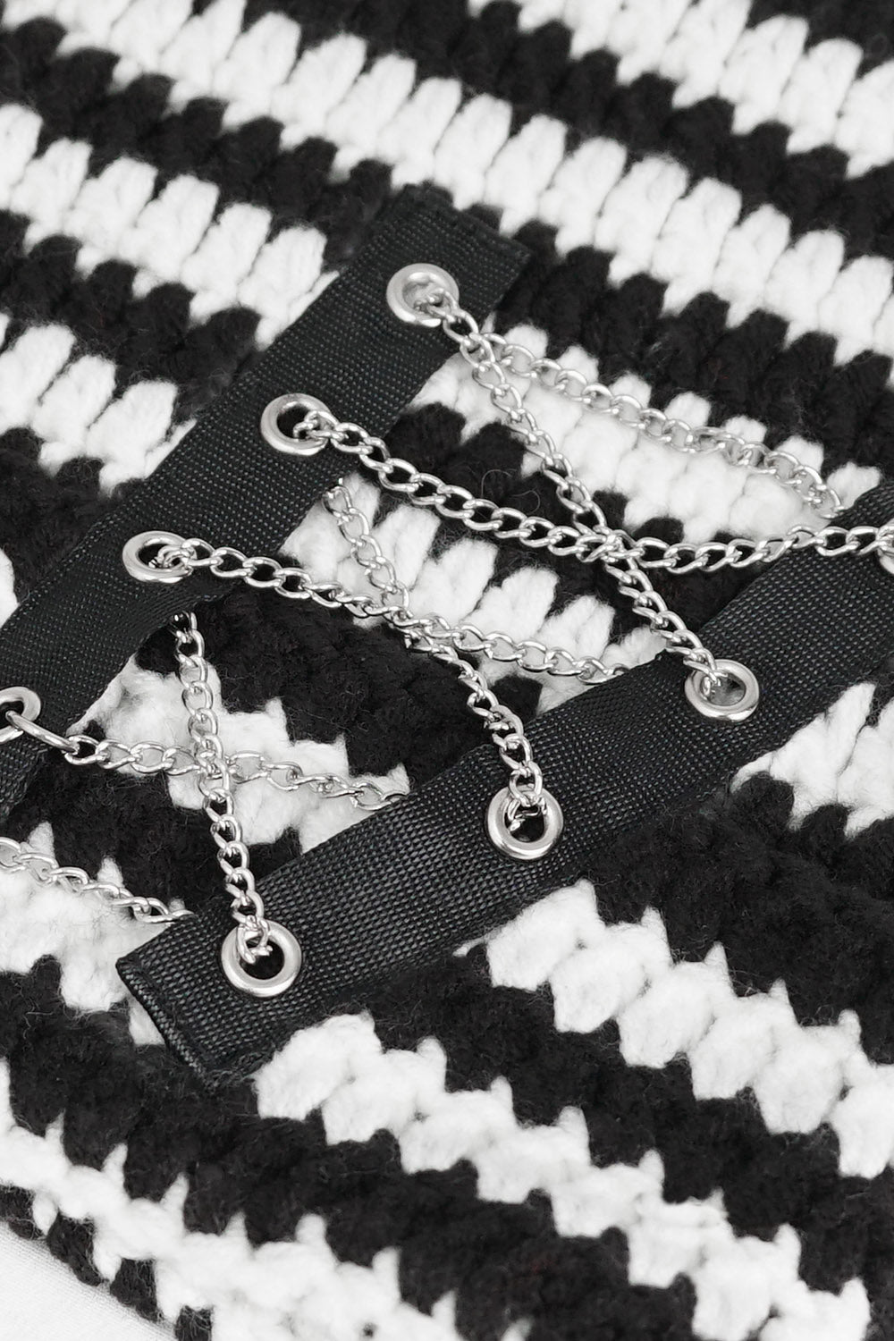 Cat Scratches Striped Beanie [BLACK/WHITE]