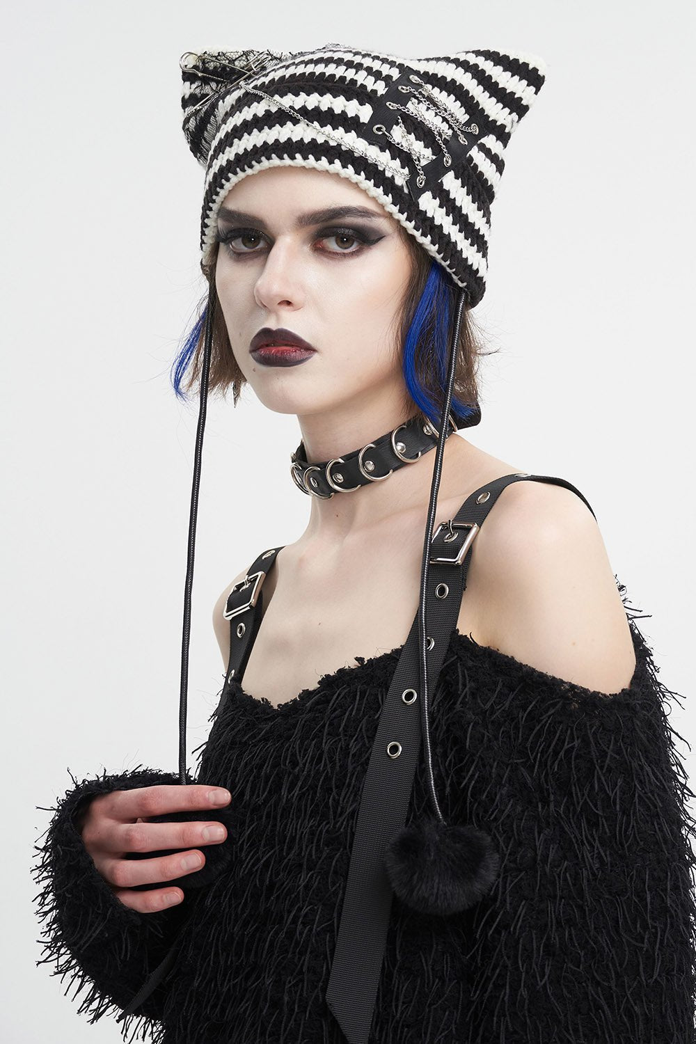 Cat Scratches Striped Beanie [BLACK/WHITE]