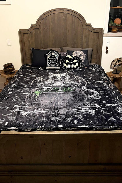 Conjuring Cat Throw Blanket