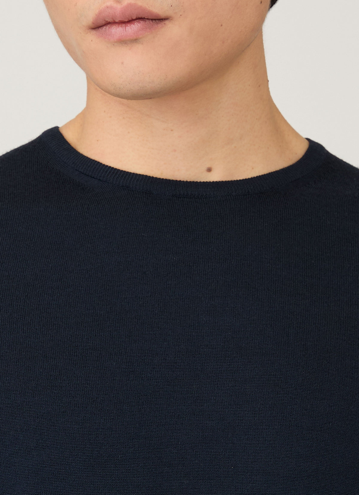 Mens Extra Fine Merino Crew Neck In Navy Mjum8058 Buaa