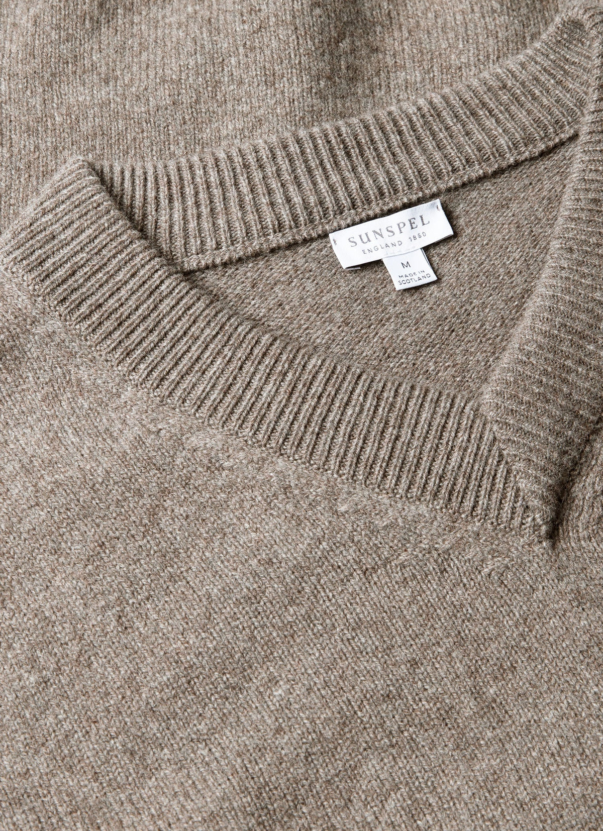 Mens Lambswool V Neck Jumper In Bark Mjum8294 Brgc