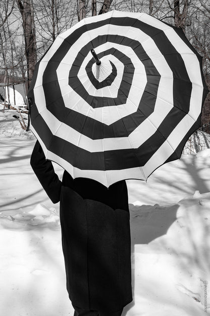 Batwing Pagoda Umbrella [SPOOKY SPIRAL]