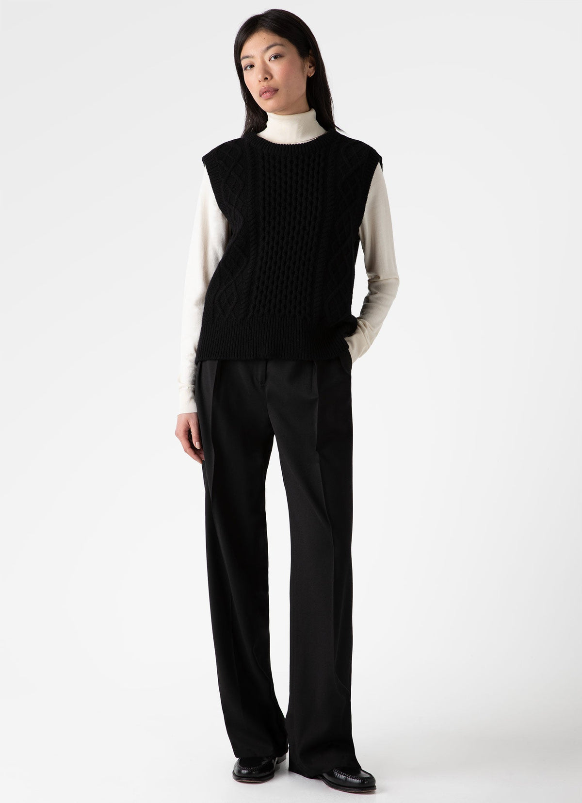 Womens Lambswool Cable Knit Vest In Black Wtop8187 Bkaa